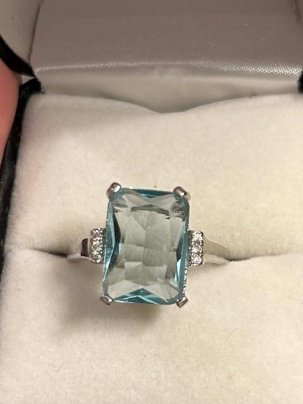Elegant Silver and Blue Gemstone Ring